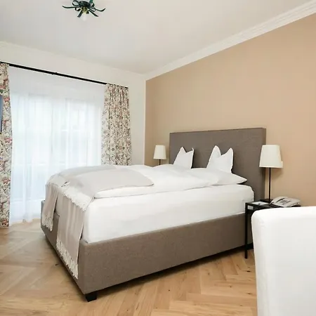 Boutique Hotel Aichinger Отель Нусдорф-ам-Аттерзее