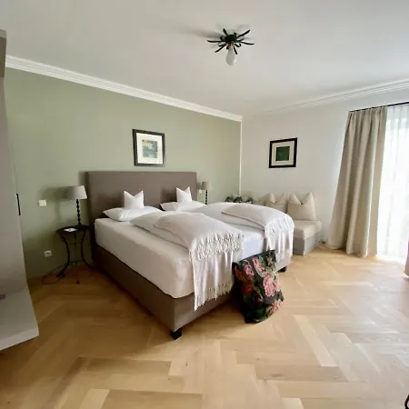 Отель Boutique Hotel Aichinger 4*
